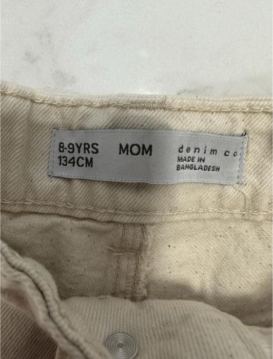 Стильные молочные джинсы мом с защипами Denim co