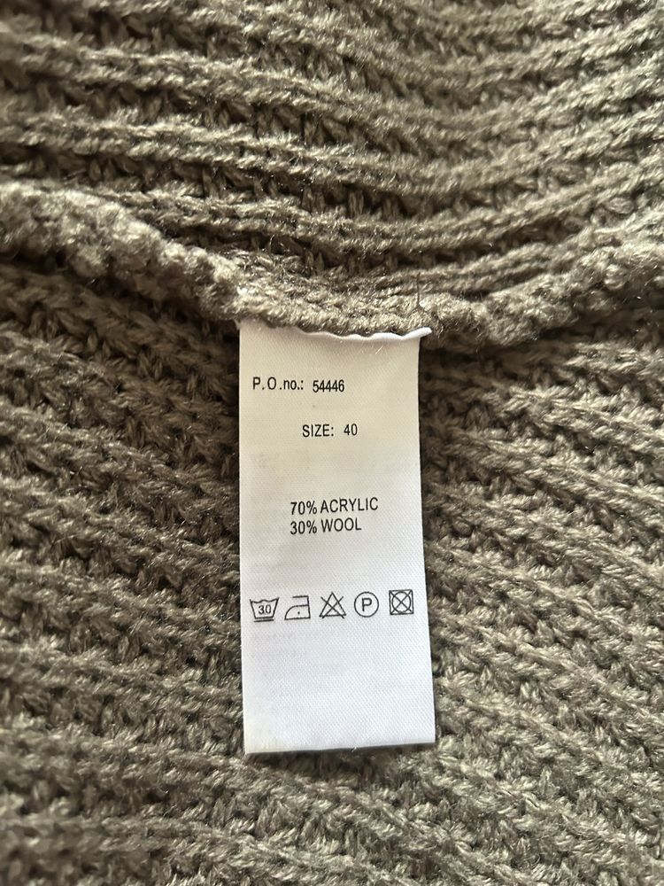 Ciepły długi jesienny sweter wełniany z futrem królika rozmiar L/40