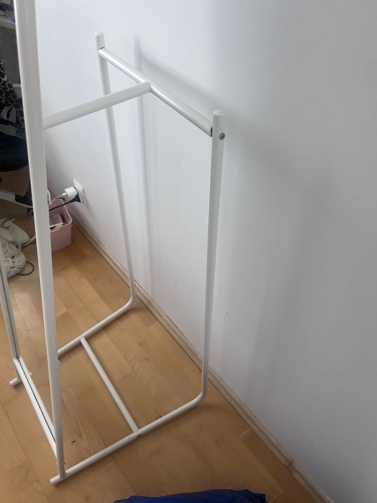 Lustro stojące z Ikea niezniszczone