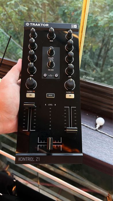 Продам Native Instruments, Traktor z1, мини микшер