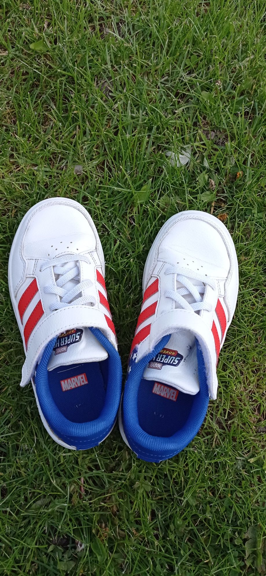 Buty adidas Marvel rozmiar 31 dla chłopca