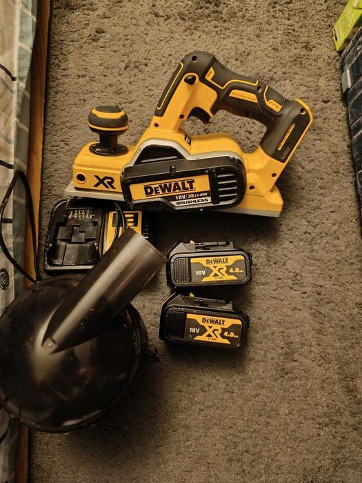 Продається рубанок Dewalt + кейс