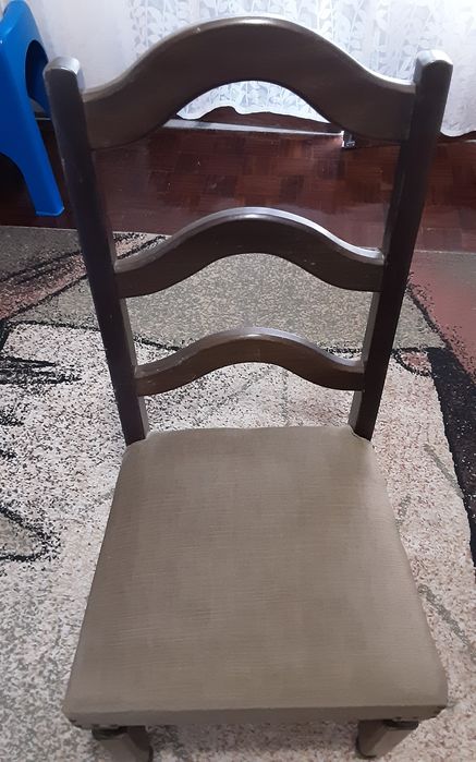 Cadeira em mogno antiga