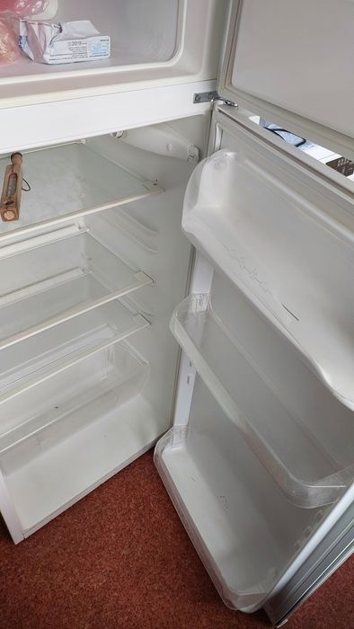 Холодильник під ремонт. Працює з доставкою.