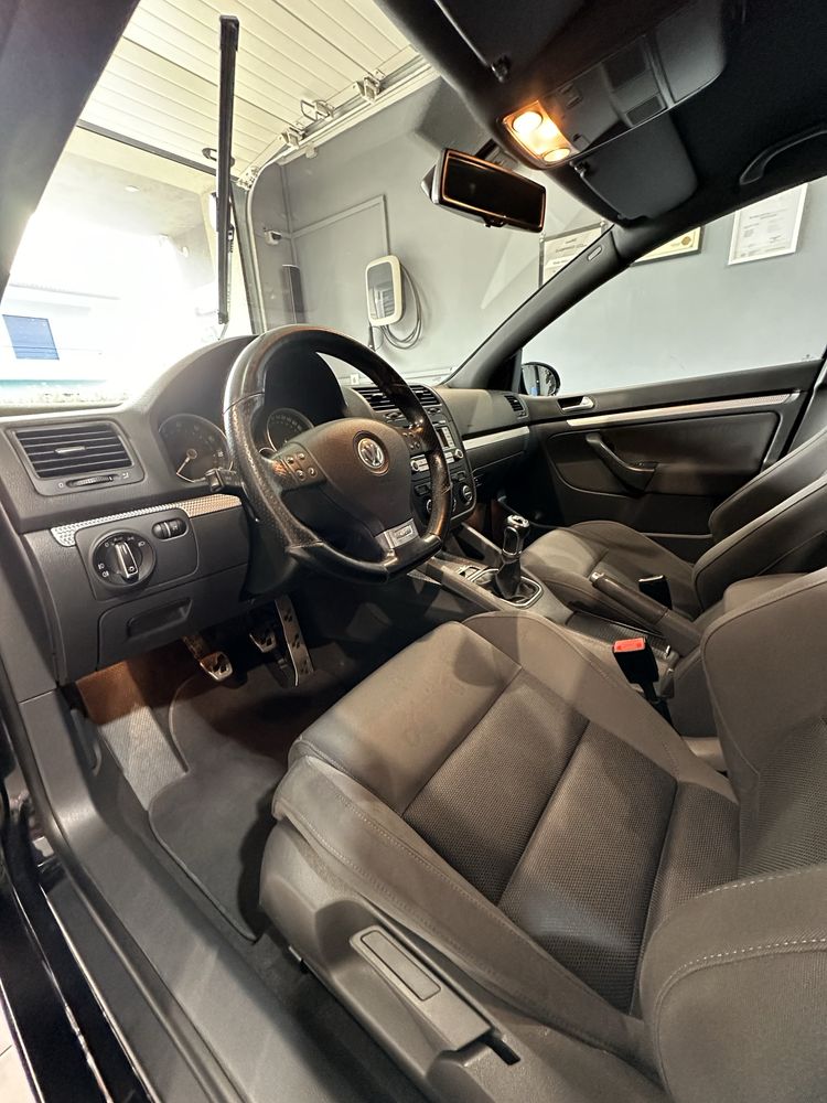 VW Golf R32 - Manual - 5 portas