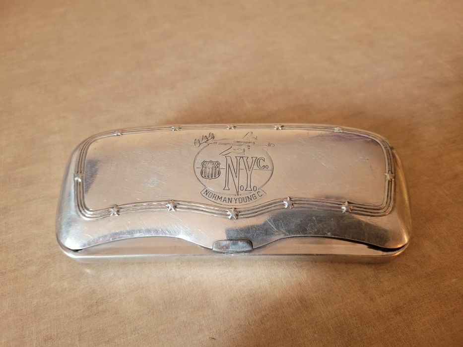 Metalowe etui na okulary Vintage