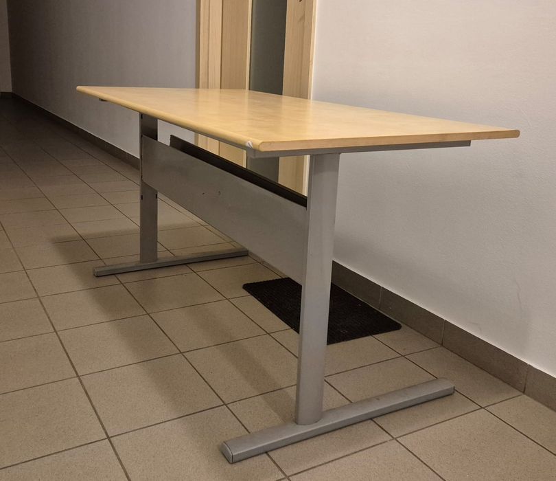 Sprzedam używane  biurko z Ikea Fredrik