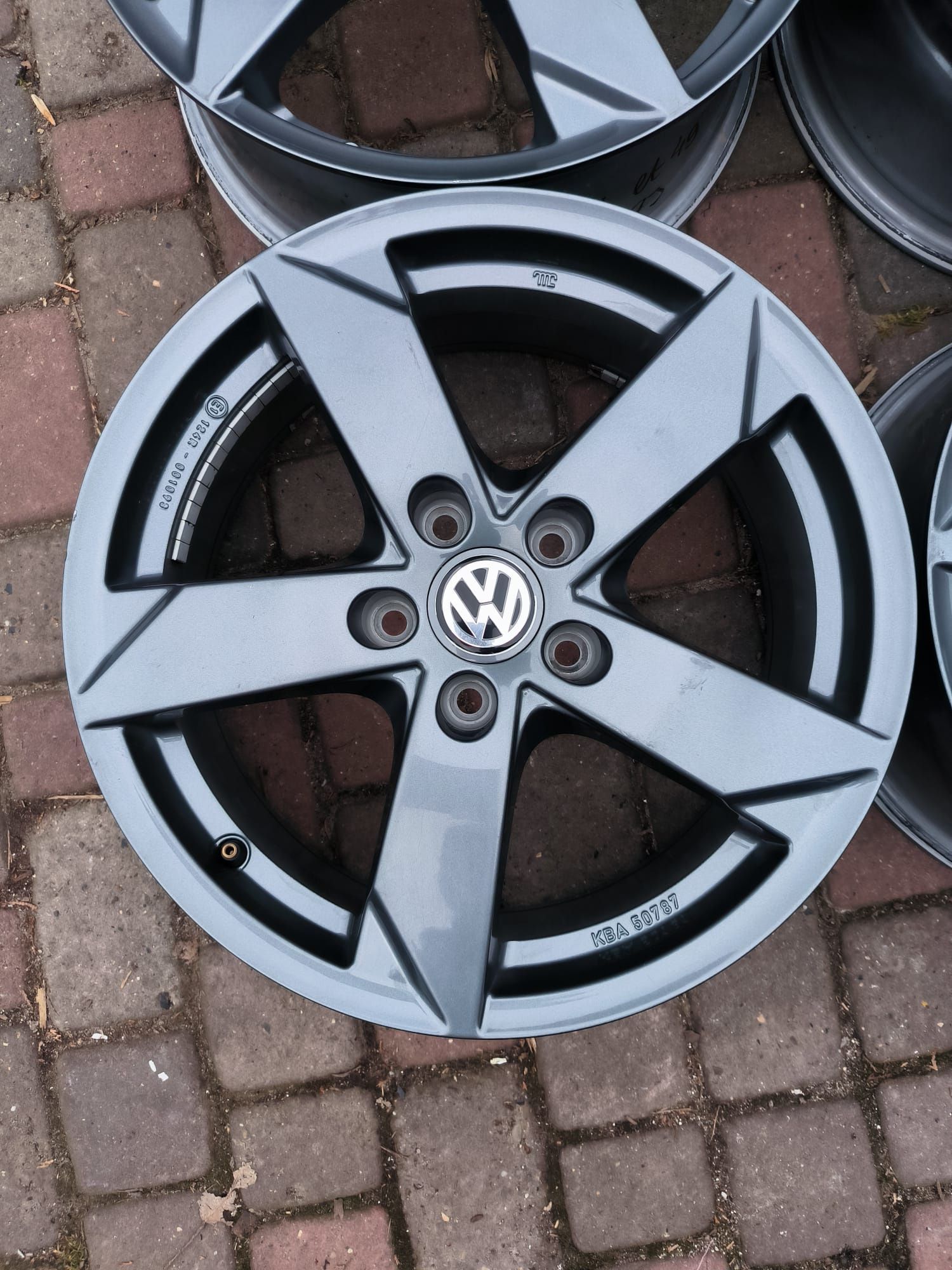 Felgi aluminiowe 17 Volkswagen Golf Passat Touran Sharan Tiguan 5x112