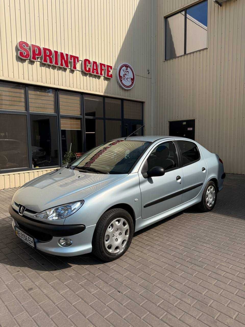 Продам Peugeot 206  2010 р.в. з пробігом 49000 км. !