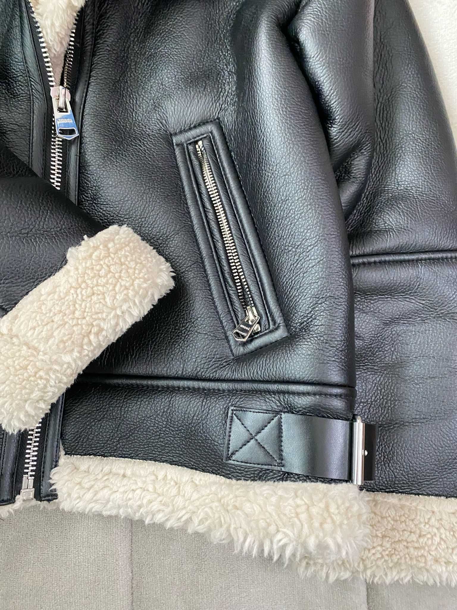 Blusão biker preto, cardado a pelo, da Bershka