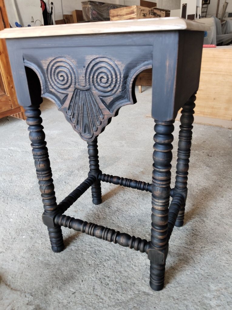 Mesa de cabeceira ou de apoio