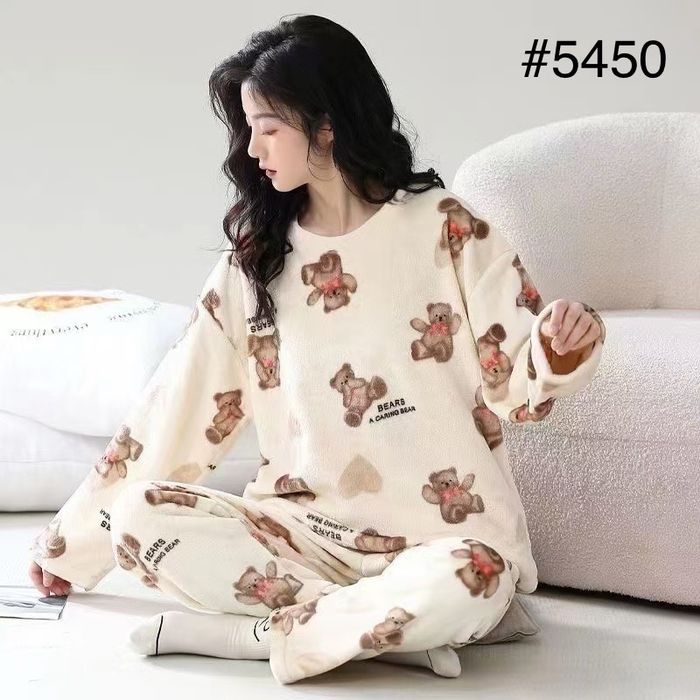 Тепленька гарна піжама велсофт рр.146-164, якість супер!