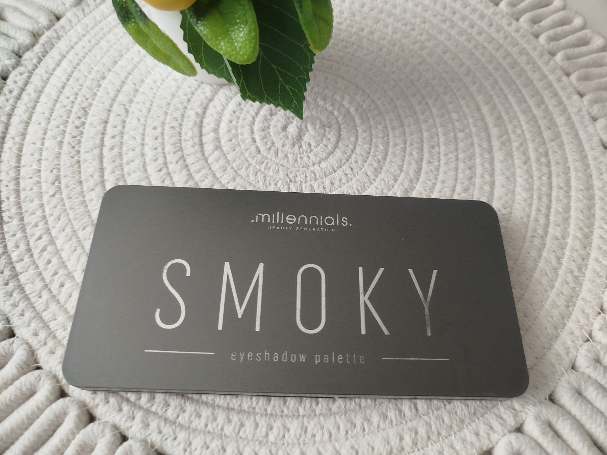 Cienie smoky millenials