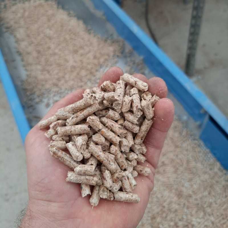 Pellet w klasie A1  iglasty: 1 worek = 15 kg