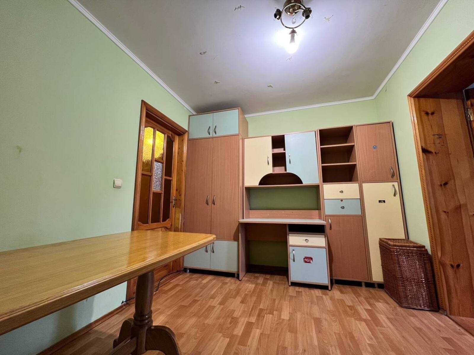 Продаж 3к квартири на вул. Павла Корнелюка