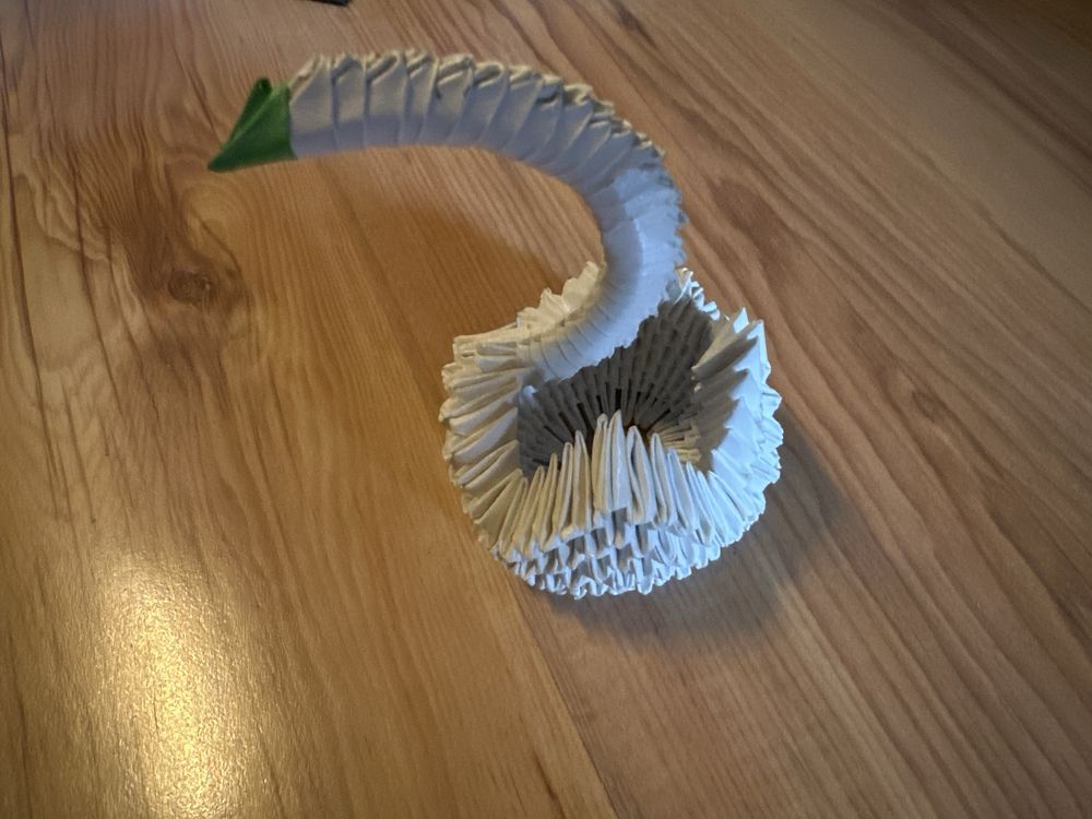 Mały łabądz origami biały