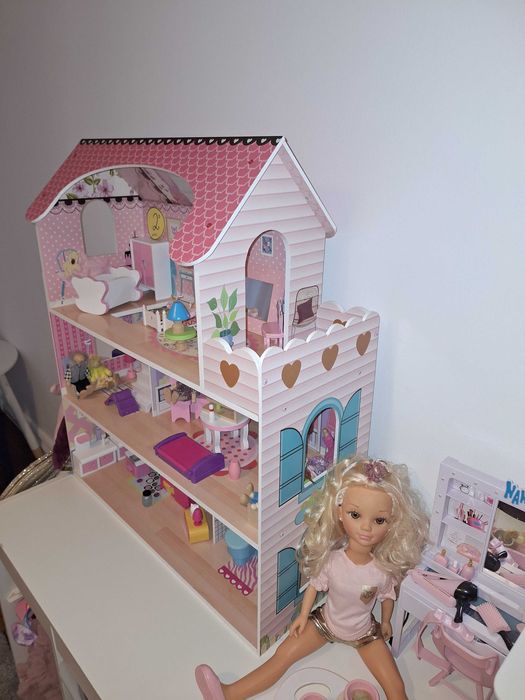 Casinha de Bonecas com acessórios