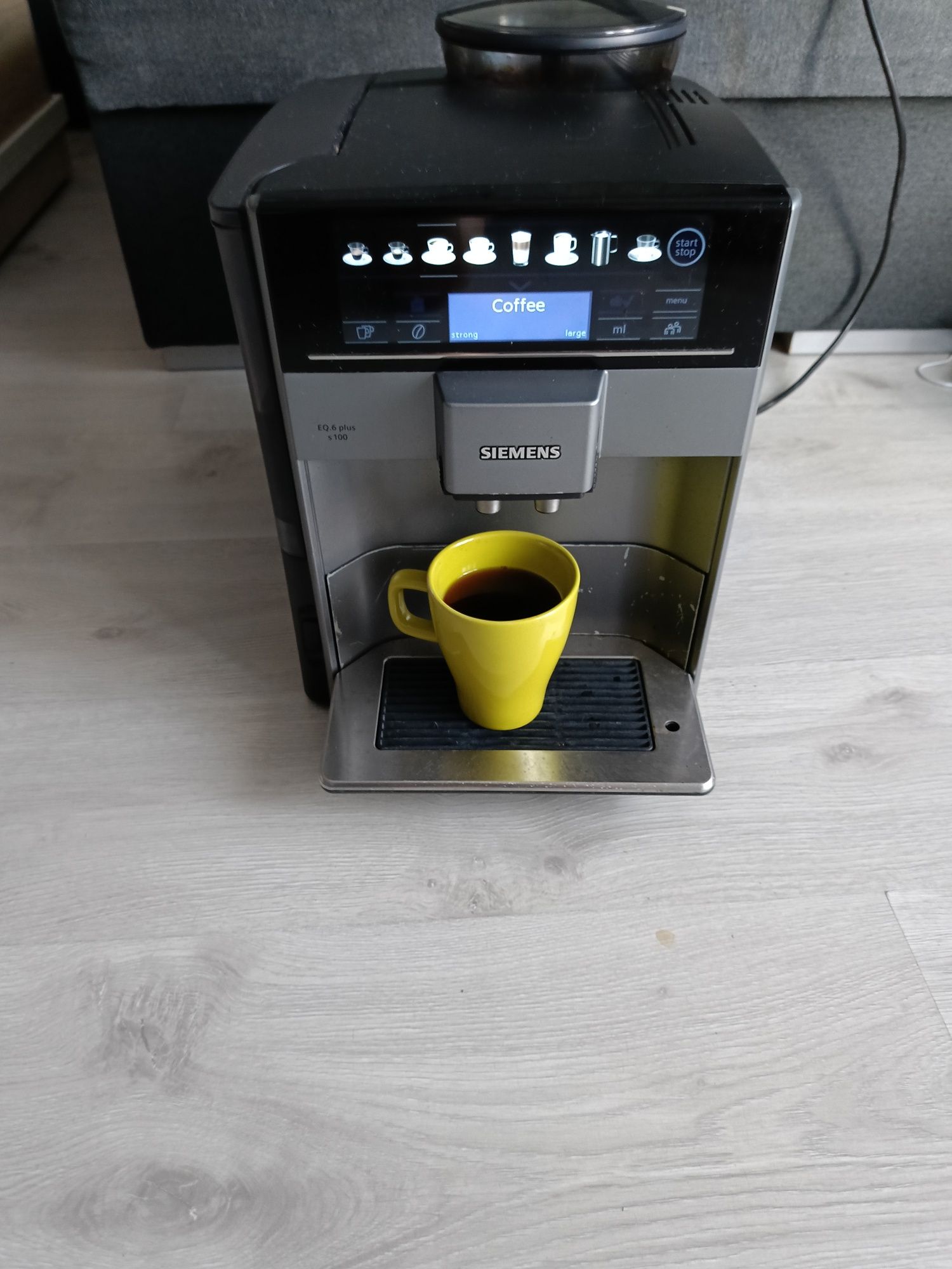 Ekspres ciśnieniowy Siemens EQ.6 plus s100 – sprawny