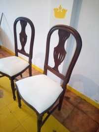 Cadeiras com assento de brancos