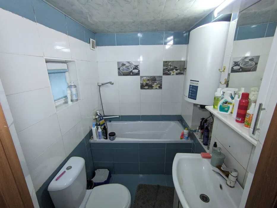 Продаж частини будинку , Космос.