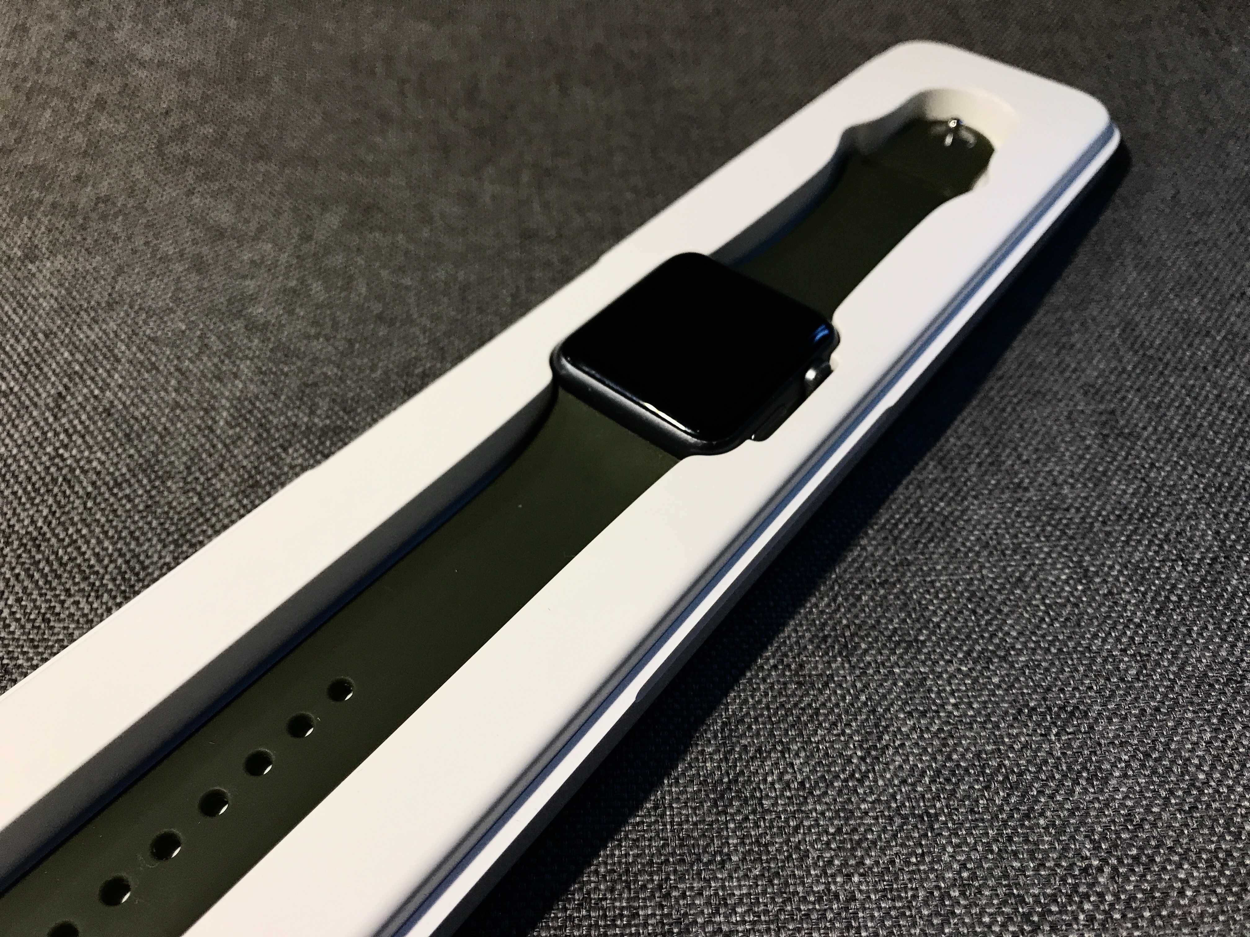 Apple Watch 42mm Space Gray Aluminum Sport Olive model A1554 (MJ3T2)