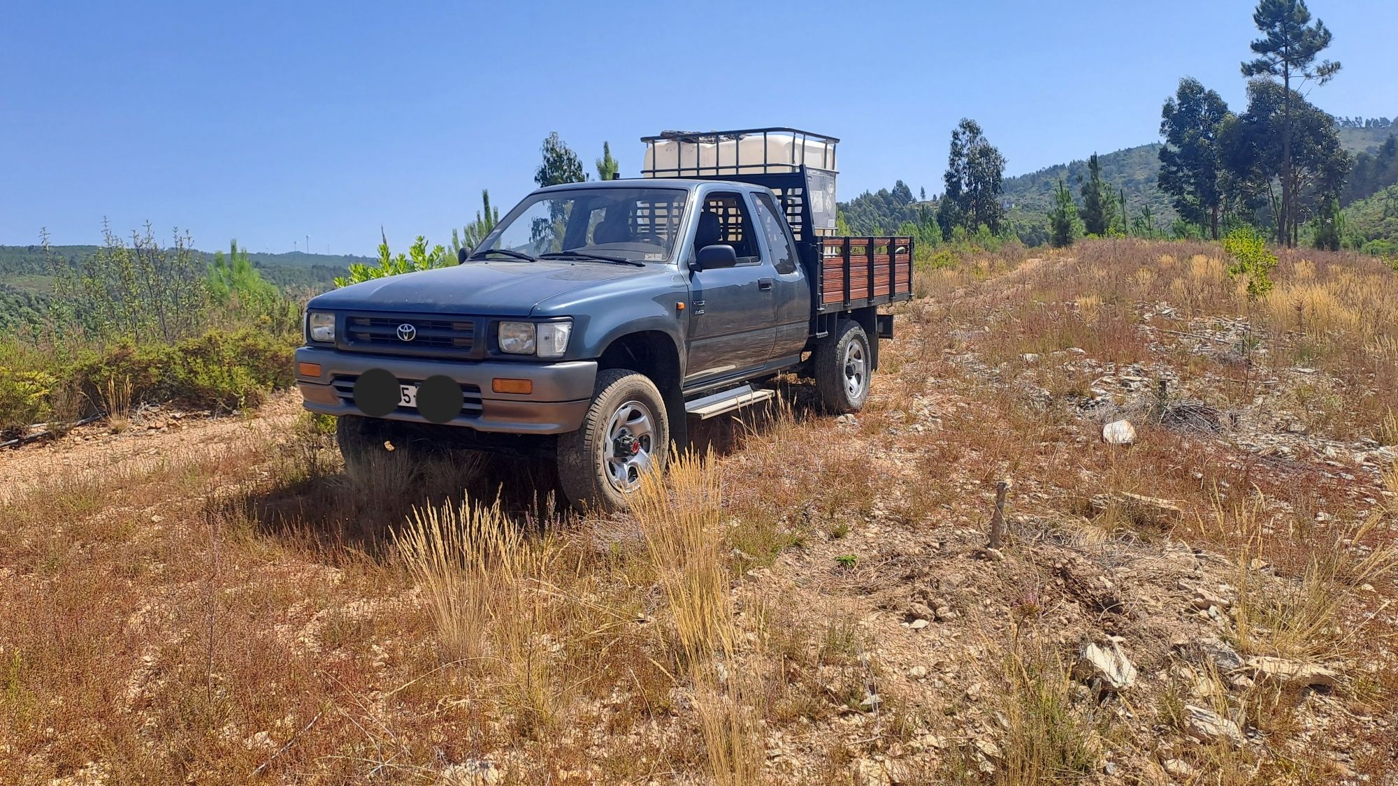 Toyota Hilux 4x4  2.4D