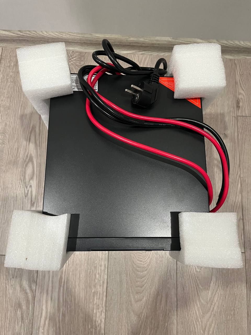 ДБЖ з правильною синусоїдою 12V LPM-PSW-1500VA (1050Вт)