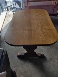 mesa de madeira em castanho