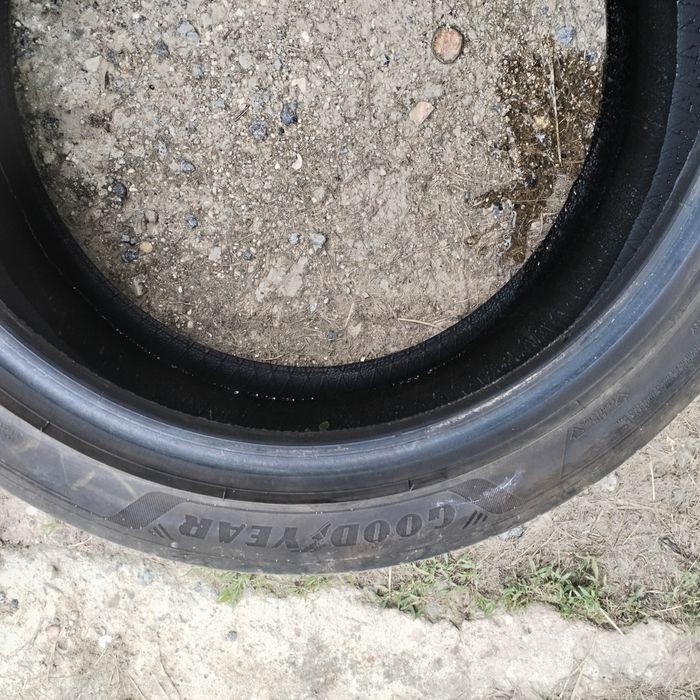 Opony 235/40/19. Rok 2023