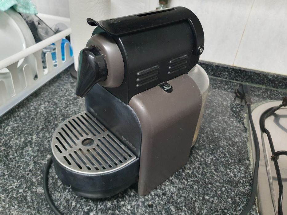 Máquina de café nespresso ESSENZA - para peças