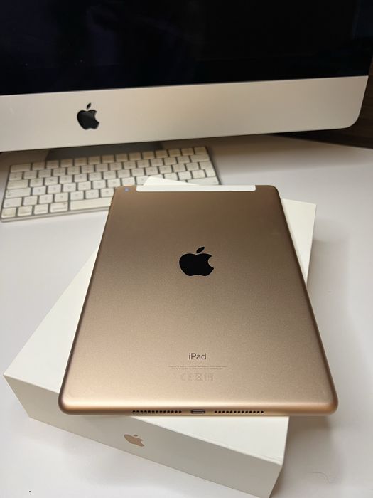 iPad 6. generacja 128 GB Wi-Fi + Cellular + Etui z klawiaturą