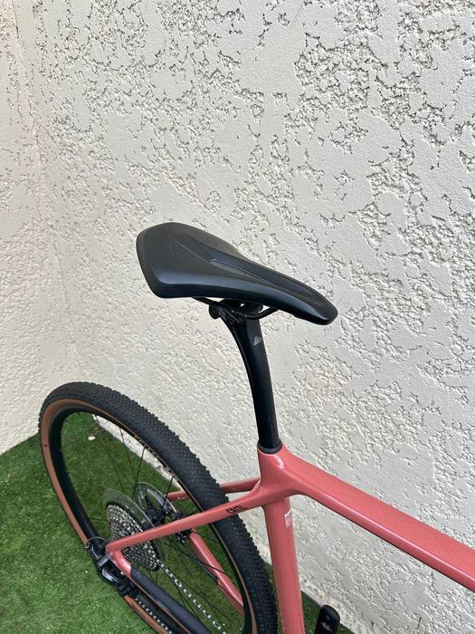 У продажу карбоновий гравійний велосипед Shimano GRX 820 1х12s