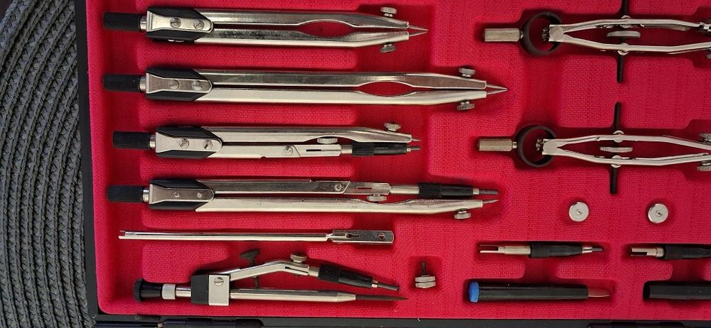 Sprzedam zestaw kreślarski