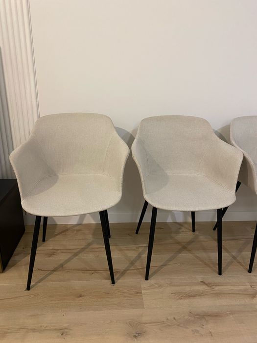 Zestaw czterech krzeseł wyściółanych