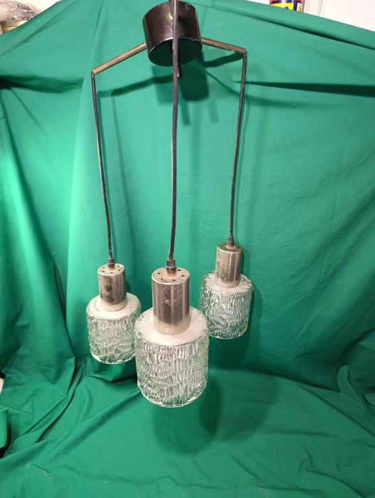 Żarówka szperownia zamknięta Lampa wisząca trzyramienna z żarówkami
