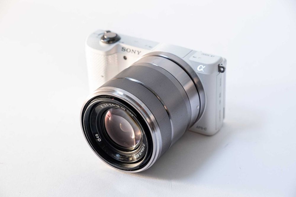 [BDB STAN] aparat cyfrowy SONY a5000 z obiektywem 18–55 mm BIAŁY