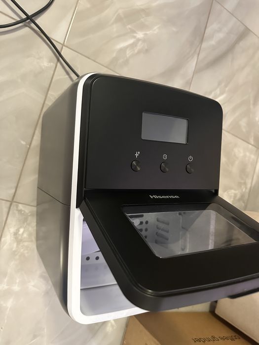 Льодогенератор практично  новий