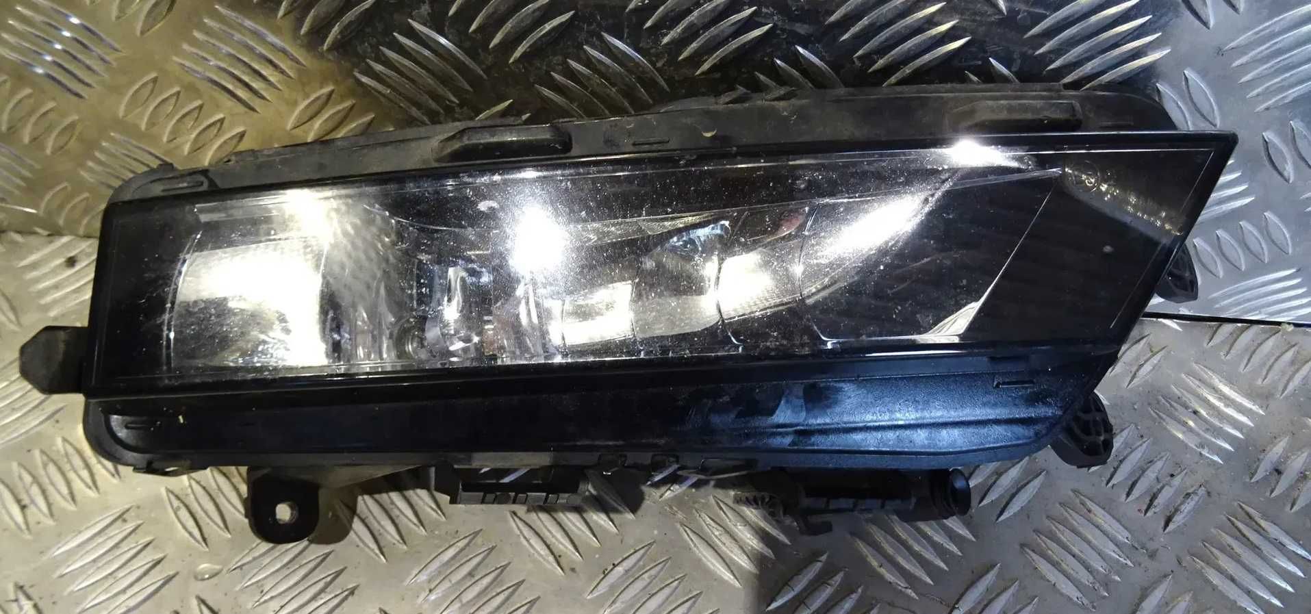 Skoda Octavia III 3 lift halogen prawy 5e0.941.700.f