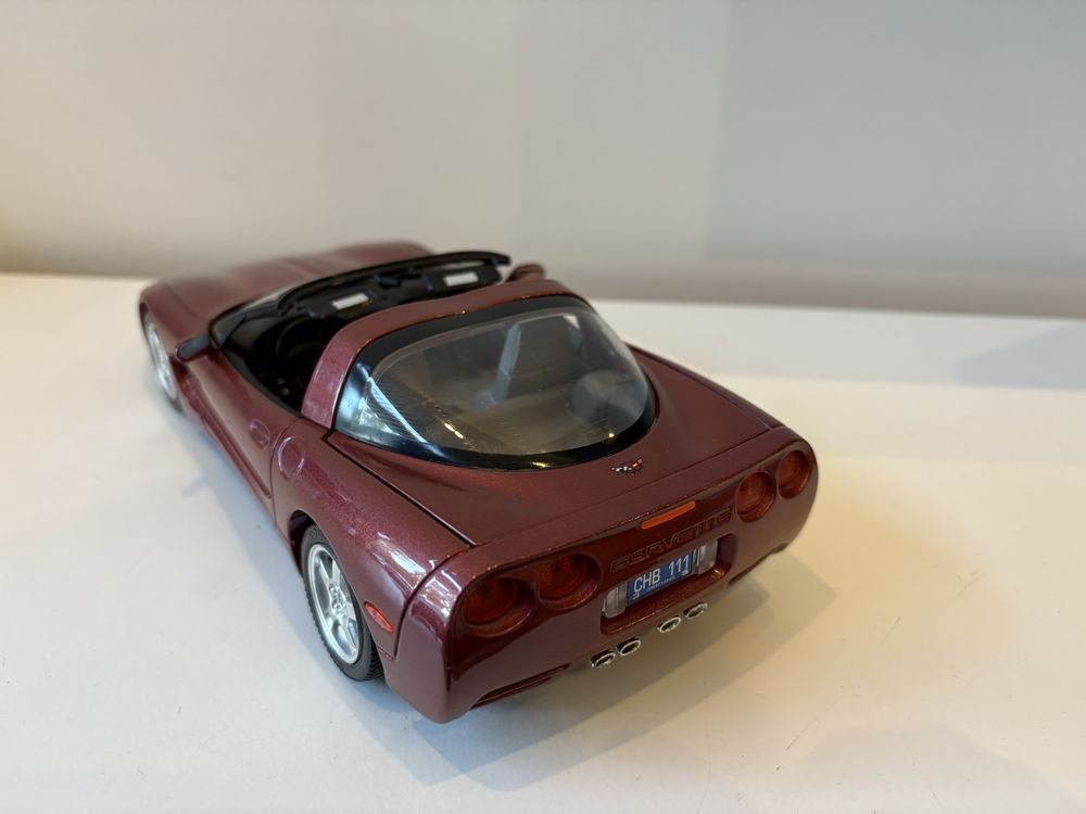 Model Chevrolet Corvette 1:18 BBurago Burago (maisto welly)