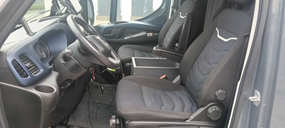 Samochód dostawczy furgon IVECO DAILY 2021