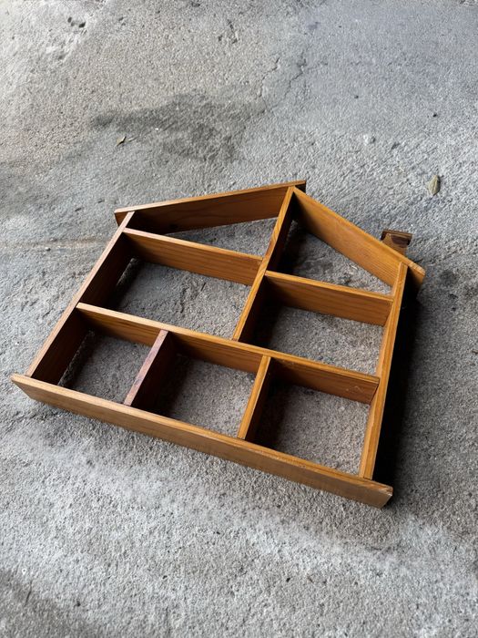 Prateleira em perfeitas condições