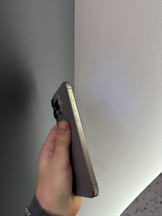 iPhone 15pro max 256gb e-sim neverlock