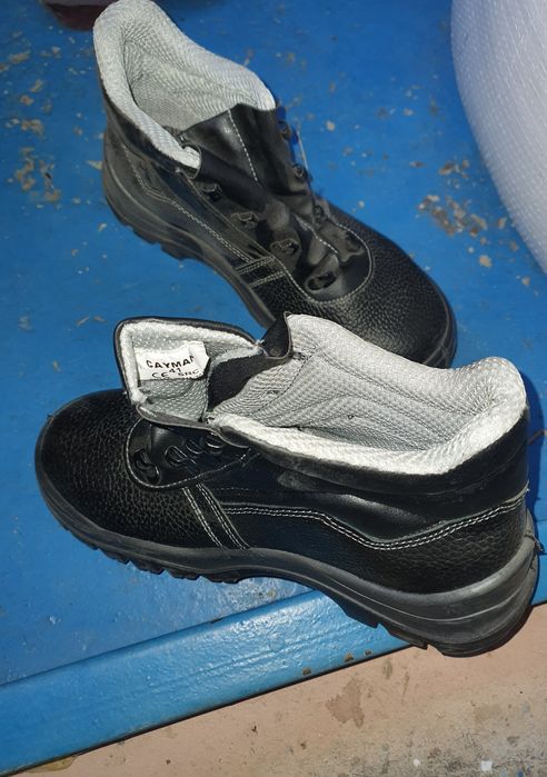 Робоче взуття safety shoes Cayman чорні з металевим носком захисні