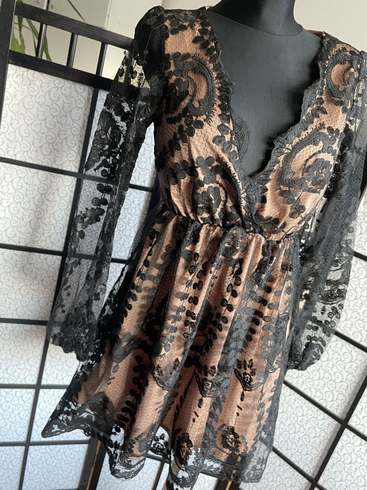 Boohoo czarna koronkowa sukienka mini 52 6xl ażurowa haft