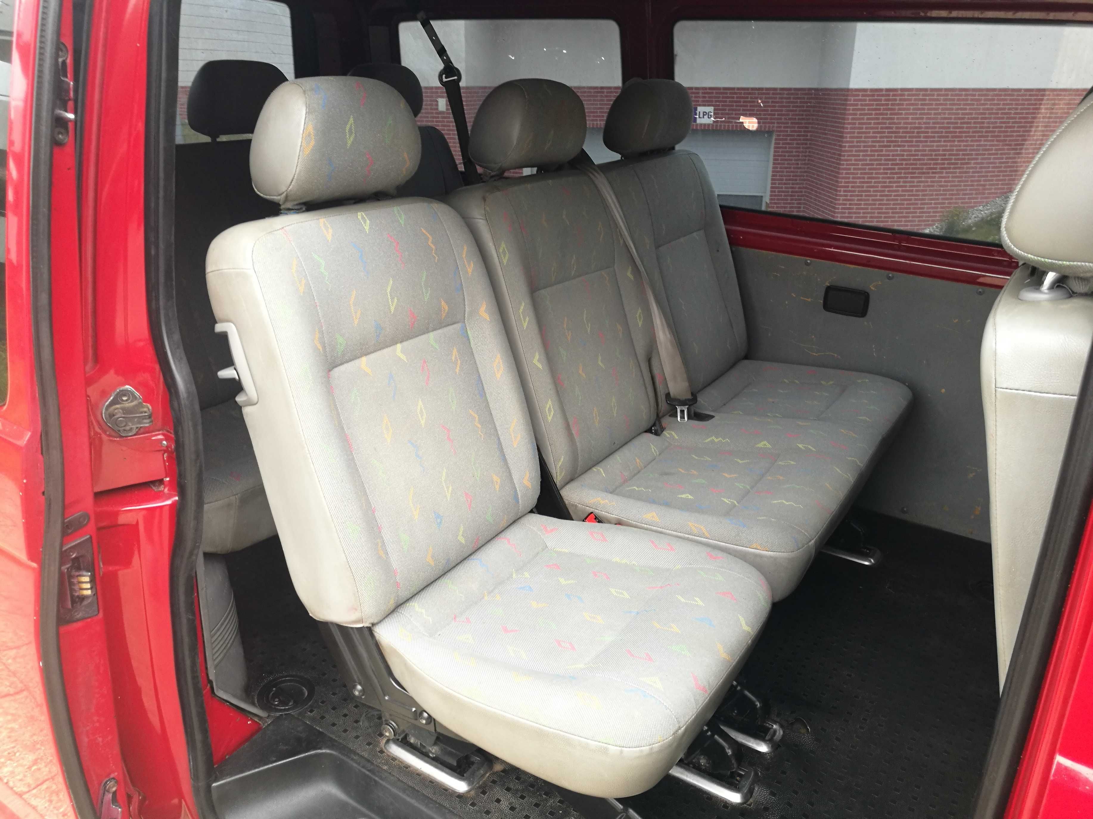9 osobowy VW T5 r2005, poj 1.9 tdi. skrz manual . ładny