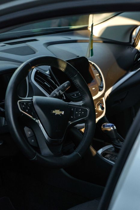 АВТО Chevrolet Volt 2016