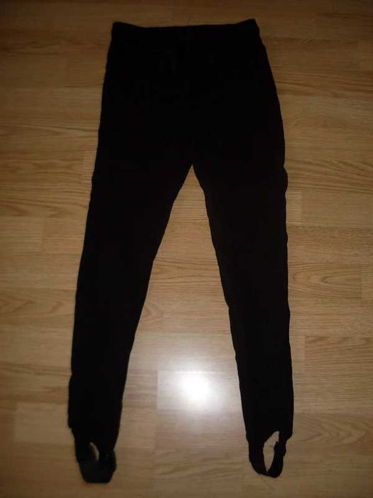 getry czarne spodnie na gumce 146cm
