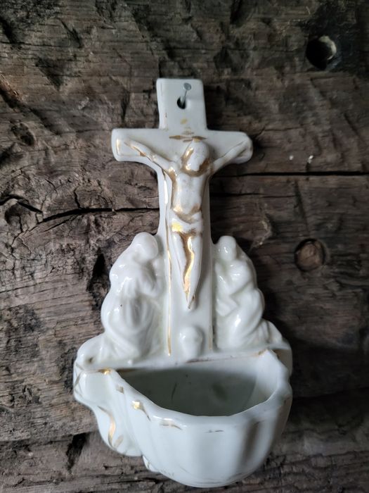 Kropielnica Golgota Krzyż dwie Marie