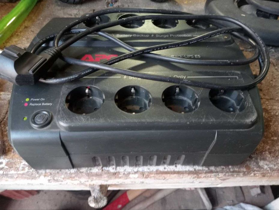 Джерело бесперебойного живлення (ДБЖ) "APC Back-UPS ES 700"