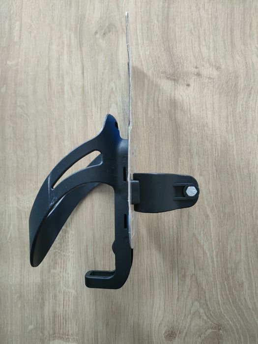 Uniwersalny uchwyt na bidon